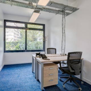 Bureau privé 14 m² 2 postes Coworking Rue des Cévennes Paris 75015 - photo 4